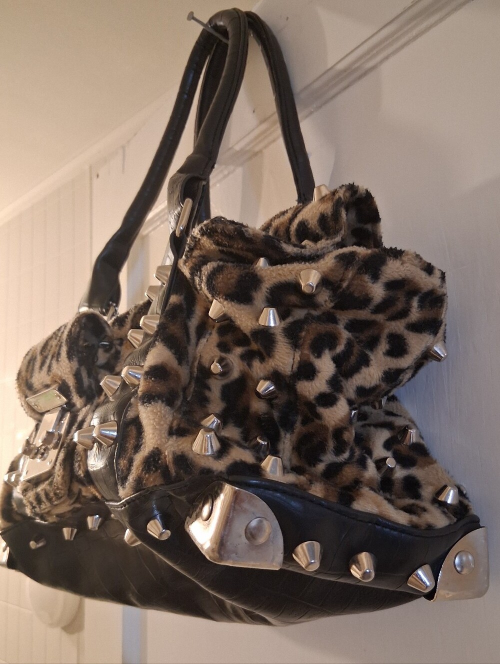 Lux de Ville Leopard Faux Fur Stud Satchel Spikes Key Charm Punk Rockabilly Bag - Picture 11 of 17